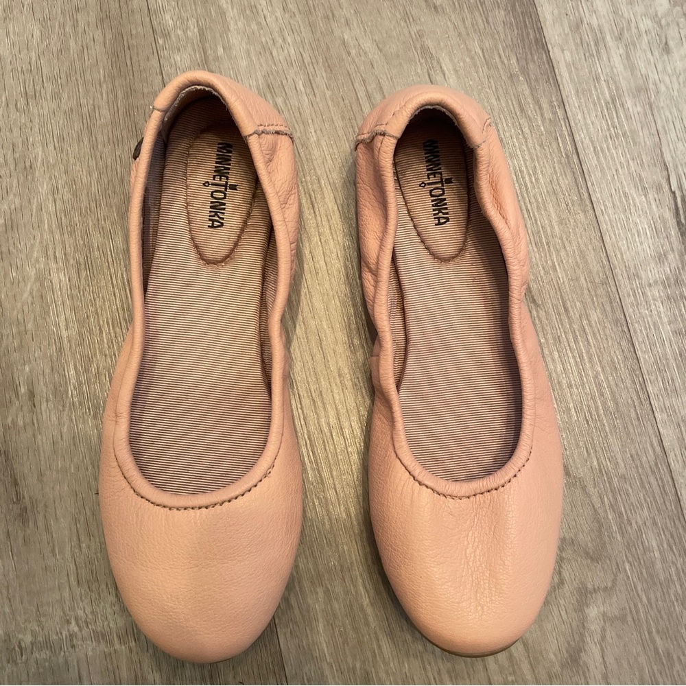 Minnetonka pink ballet flats size 5